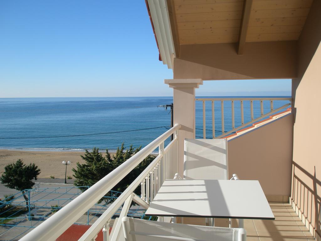 Whitesands Beach Resort Paralia Vrachou Habitación foto
